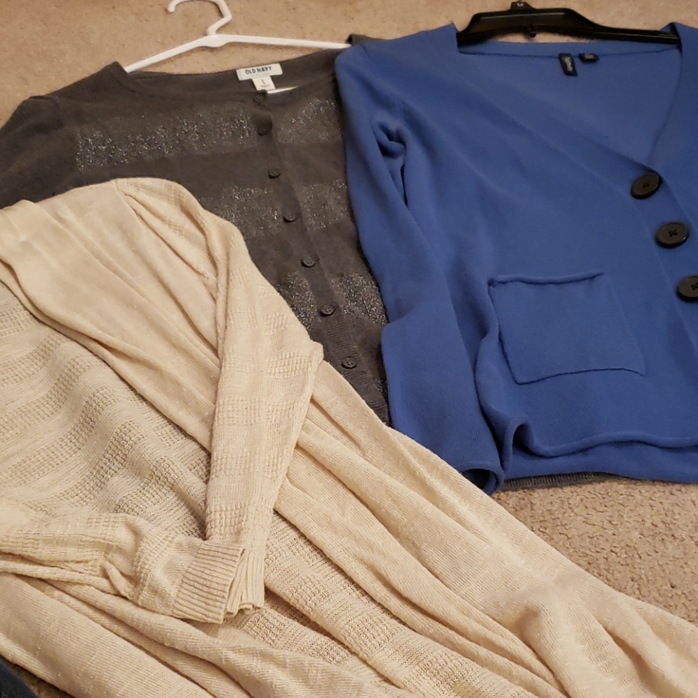 Lot of 3: 2 button sweaters& 1 open half sleeve -M